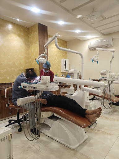 Dr Manish Agrawal's Experteeth, Senior Dentist in Raipur