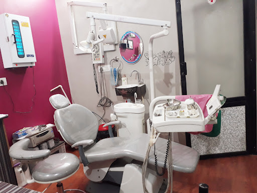 “Dr. Sadhwani’s Dental Clinic | Best Dentist in Amravati - Dr. Pooja Sadhwani Arjani”
