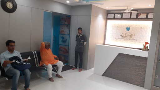 Shri Varad Studio Dental Implant Clinic And Institute