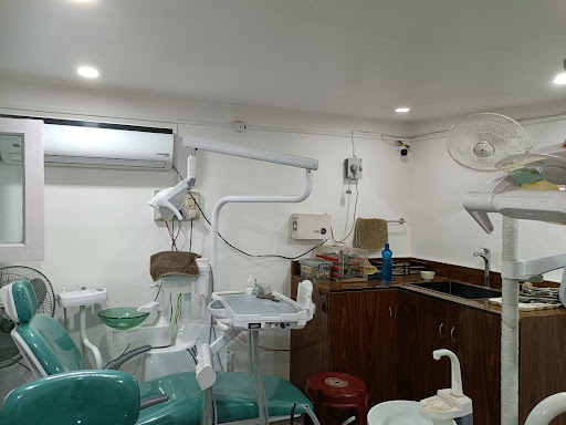 Dr Ashish S and Rajni B - Maa Gayatri Dental Clinic - RCT and Implant Specialist