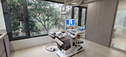 Dr Arya's Dental Clinic Nagpur | Fixed Teeth In A Visit