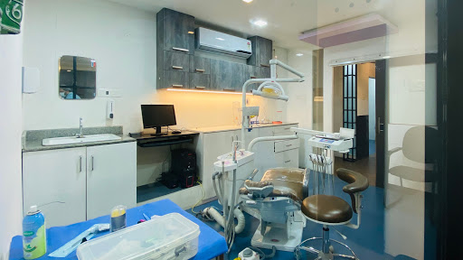 V Dentist Dental