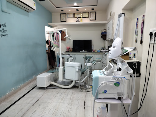 Smile and Sujok Dental Clinic l Best dentist in Kota l Dental Implants l Aligner & Braces l Dentist near meI Hydrafacial