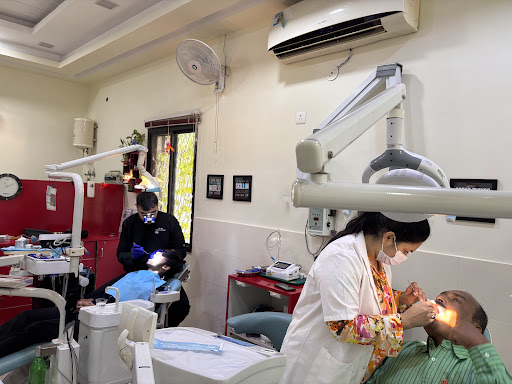 SS Dental Solutions By Dr.Geet & Dr.Kriti | Best dentist in Kota | Dental Clinic in Kota