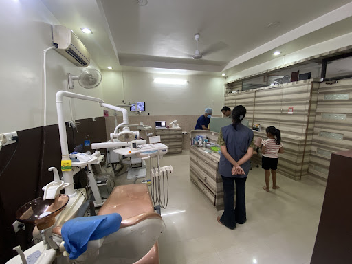 Maheshwari Dental Clinic & Implant Centre Dr SAMEER MAHESHWARI MDS(Perio& implants)30 years of excellence & OrthodonticCentre