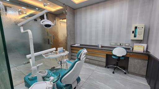 Dr Swatantra's Dental Care ( Dr. Swatantra Agarwal )