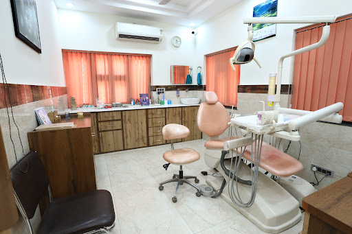 Dr. Sanjiv Gulati Dental Clinic Premier