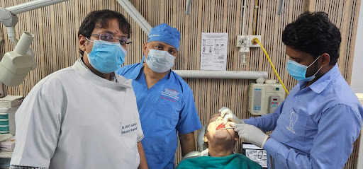 Dr. Vaikunth Aggarwal | Dentist | Dental clinic | Dental Implant | RCT Specialist