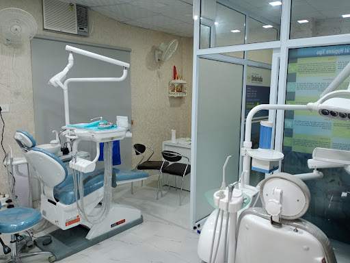 Smile India Centre For Advanced Dentistry | Best Dentist In Ansal Lucknow | Implant Specialist in Sushant Golf City Lucknow |
