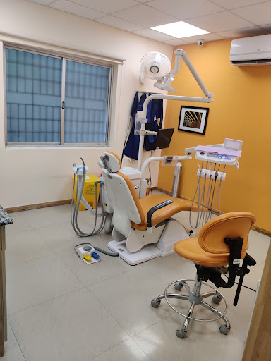 Clove Dental Clinic in Shanthi Colony, Chennai