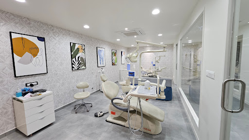 Dr Gandhi Dental Clinic & Implant centre