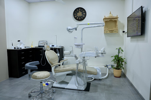 Ivory Dental Clinic & Implant Center - Prosthodontist & Implantologist / Smile & Teeth Makeover / Orofacial Pain Management