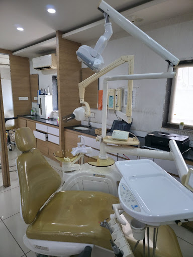 Dr Jain's Dental & Implant Clinic l Teeth Whitening Clinic in Bharuch | Best Dentist in Bharuch