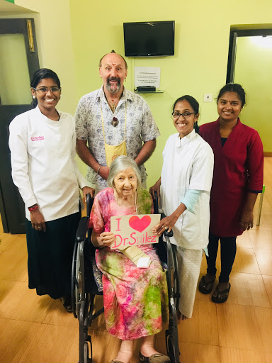 Dr. Smilez Dental Center டாக்டர் ஸ்மைல்ஸ் பல் மருத்துவமானை