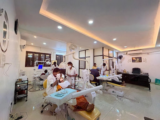 Dr Mugilan's Dental Clinic and Implant center