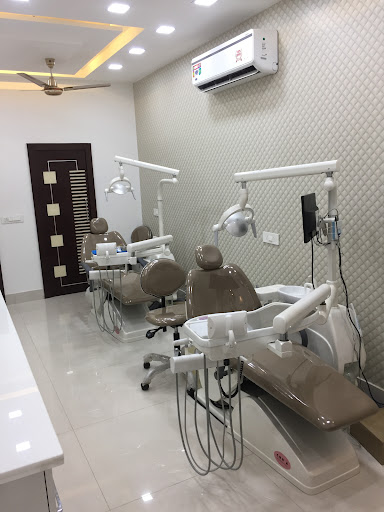 KALRA DENTAL CLINIC & IMPLANT CENTRE
